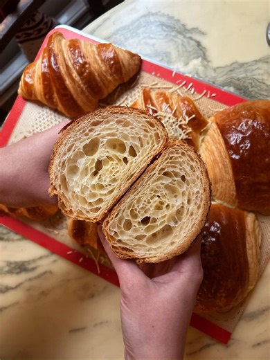 Of all the pastries and breads I make, croissants will always be my favorite 🥐🥰 From the dough to that first bite, there’s nothing more satisfying! (Ingredients and tools are always linked in my linktree link in my bio!) Stay tuned for tomorrow where I’ll show how I prepare my Christmas & New Year’s dinner (full version will also be on my YouTube!) I won’t be sharing my exact croissant recipe just yet, but I am sharing my full method plus professional tips and tricks to help you get beautiful,
