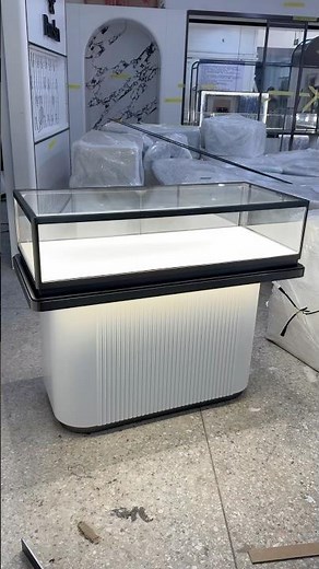 High Quality Glass Jewelry Display Case: Ideal for Attracting Customers and Safeguarding Merchandise