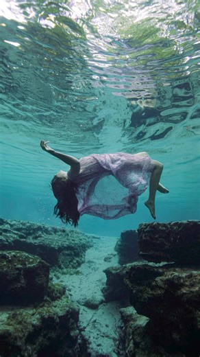 Dancing in the water with Marina, loving the light on these ones!…Assistant: Luna Marie …#Underwater #underwaterphotography #underwaterportrait #underwaterwednesday #theunderwaterphotographer #underwatermodel #underwaterphotographer #underwaterpics #ocean #pool #underwatermagazine #girlsthatfreedive #waterproofmagazine #waterproof #brettstanley #brettstagram #brettstanleyphotography #becomewater #launderwaterphotographer @aquaticadigital @seaandsea @canonusa #teamcanon | Brett Stanley