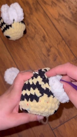 #Bee #crochetbee #freepatternamigurumi #crochetpattern | CrochetwithCasie | Facebook
