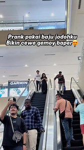 PRANK PAKAI BAJU JODOHKU BIKIN CEWE GEMOYY BAPER😍😍 #fyp #reelsviralfb #comedy #prank #funnyvideos #viral #monetisasi #fbpro #jangkauanluas #semuaorang @sorotan | Ashim Dwintara Real