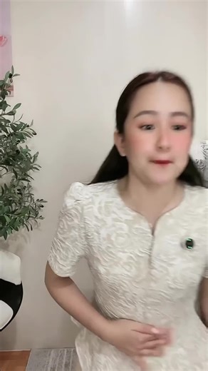 Elegant Filipiniana Women's Puffy Sleeve Top Design