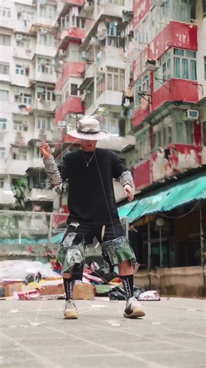 Made with Motion Mosh by @luckywhacky https://aescripts.com/motion-mosh #aftereffects #aescripts #motionmosh dance like a robot do thx @satsuki_kitani_821 #dreamcore #touchdesigner #satisfying