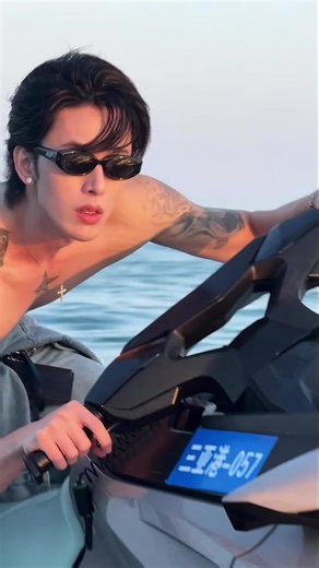 Enjoy the sea #😍😍😍 #boyfriend #muscle #handsome