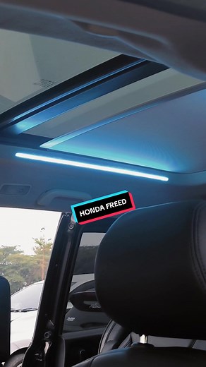 Interior Honda Freed: Panoramic Sunroof Experience