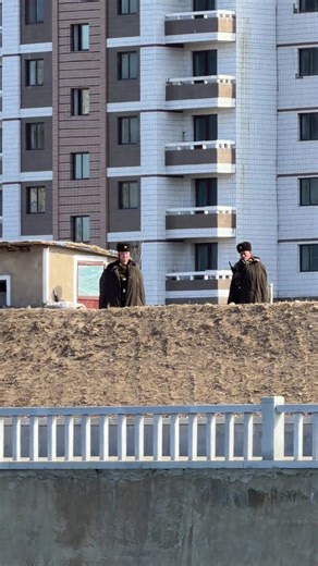 Two North Korean border guards are protecting the country and cracking down on illegal border crossings.#dprk #northkorea #pyongyang