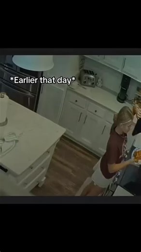 mimis.paige on Instagram: "Bee Movie is a 2007 American animated comedy film produced by DreamWorks Animation and Columbus 81 Productions, and distributed by Paramount Pictures. Directed by Simon J. Smith and Steve Hickner and written by Jerry Seinfeld, Spike Feresten, Barry Marder, and Andy Robin, it stars the voices of Seinfeld and Renée Zellweger. The film centers on Barry B. Benson (Seinfeld), an anthropomorphic honey bee who tries to sue the human race for exploiting bees after learning fro