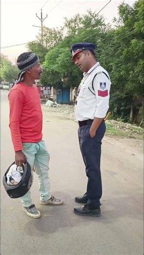 यही होती है Helmet लगाने की समझदारी, इनसे सीखिए! #helmetrule #indiatraffic #trafficrules