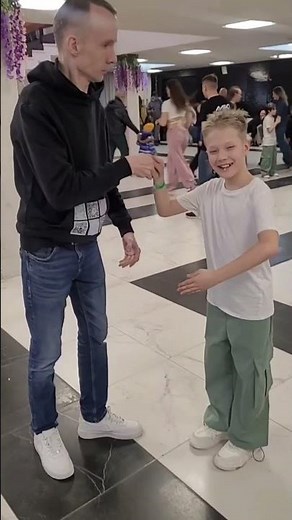 Robot and kid | Robot Vall