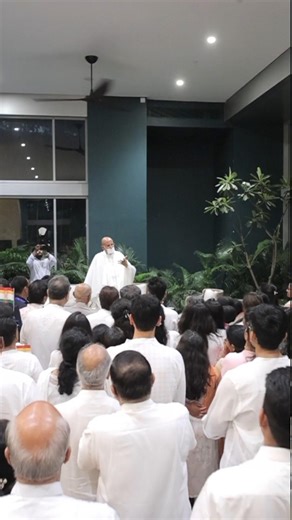 Param Namramuni Gurudev graces Shri Anilbhai Kapasi’s residence