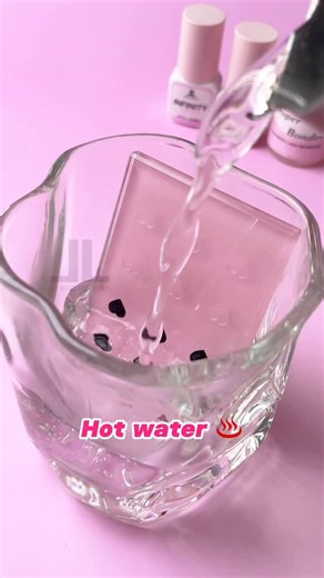 LymeeBeauty® Lashes Manufacturer on Instagram: "Glue Holder cleanup, made easy 👌 Hot water 🔥 or remover—both work. Soak, loosen, wipe clean, and your glue tray is good as new ✨ Which way do you use? 🔥 Hot water 🧴 Remover Comment below 👇 👇 UNLOCK THE REFLECTION: 🛒 WEB: lymeebeauty.com 📲 APP: Download → CODE “APP20” = 20% OFF! #lashcleaning #lashtips #lymeebeauty #lashglue #jaxlashes"