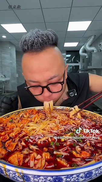 #eat #eatmeat #eating #吃播大胃王翻车现场合集 #eathotnoodleschallenge🔥🔥🔥 #eatbugs #吃中国美食 #eatchinesefood