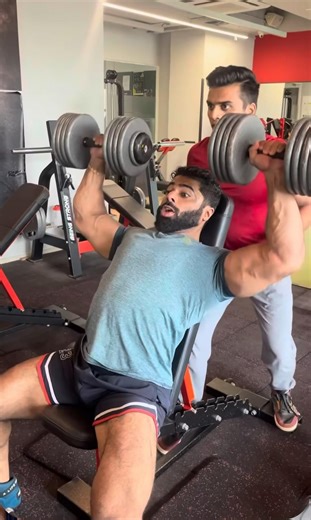 String dumbbell chest workout 🔥 #gym #shorts #fitness #bodybuilding #benchpress