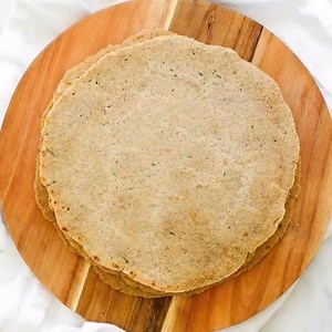 Flatbread in seconds made with no white flour? You bet! These oat based flatbreads are versatile, delicious and made stovetop! {vegan, gluten free, low calorie} http://thebigmansworld.com/2016/10/19/two-ingredient-flourless-flatbreads/ | The Big Man's World