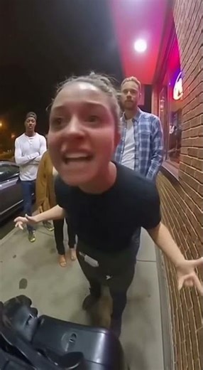 waitress meltdown: freaks out on table that left no tip — cops called after scene turns chaotic #fyp