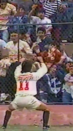 543K views · 12K reactions | Gol de Jean Ferrari en el Estadio Lolo Fernández en 1995  Sígueme para más contenido ️️⚽️﫶 #Universitario #laU #la #U #campeones #liga1 #peru #trincheranorte #garracrema #estadiomonumental #estadiomonumentalu #marathon #centenario #centenariouniversitario | Coleccionista Crema y Guinda | Facebook