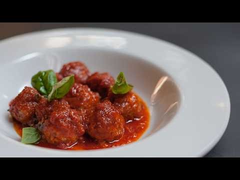 Polpette al sugo | Le Ricette di Molto Italiano