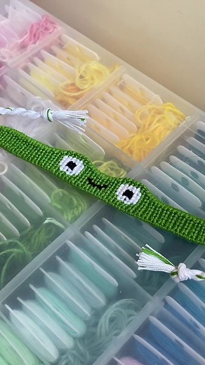 Frog Bracelet Pattern 89623 | Friendship Bracelet Tutorial