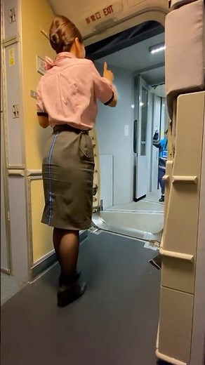 ANA Chief Flight Attendant: Opening the Door