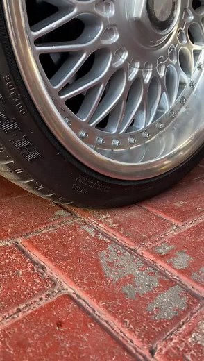 BMW 325is Detailed Walkthrough and Features