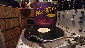 KEEP ON DANCING (CLUB MIX) DJ BOBO 1993 METROVINYL RECORDS #keepondancing #clubmix #djbobo #90smusic #90s #metrovinylrecords #single #vinyl #vinylcollection #musicavinyl #coleccionistasdevinilos #retro #analogo #tornamesa #12inchsingle #12inchvinyl #recordaresvolveravivir #oldschool #music | Coleccionista 12 inch 80' / 90s