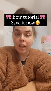 15K views · 478 reactions | Cornstarch = your best friend when fondant feels too wet.Always let bows air dry so they hold their shape.And for bows like this? I reach for Wilton every time. If you like quick tips like this, I’ve got full tutorials + cake biz coaching waiting inside Patreon. Link below (And all my fave tools are in my Amazon store too.). https://www.patreon.com/TheSweetHustle?utm_campaign=creatorshare_creator | The Sweet Hustle | Facebook