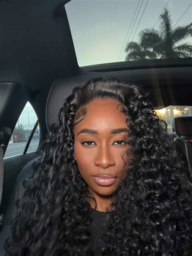 let’s get a quick weave! $225 hair included. can’t beat that! @Stylesbybeauteellc #hairappointment #quickweave #curlybundles #hairinstall