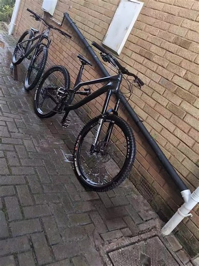 Mastering MTB Jumps on Hardtail Bikes
