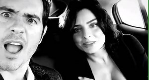 Sorprende el escote de Aislinn Derbez
