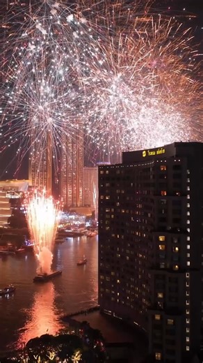 Shangri-La Bangkok on Instagram: "🎆🎉 Ring in the New Year and indulge in an elegant dinner by the majestic Chao Phraya River at 𝐒𝐡𝐚𝐧𝐠𝐫𝐢-𝐋𝐚 𝐁𝐚𝐧𝐠𝐤𝐨𝐤’s signature restaurants. Prices start from 𝐓𝐇𝐁 𝟏𝟒,𝟎𝟎𝟎 𝐧𝐞𝐭𝐭 𝐩𝐞𝐫 𝐚𝐝𝐮𝐥𝐭. 𝐃𝐢𝐬𝐜𝐨𝐯𝐞𝐫 𝐦𝐨𝐫𝐞:🔗 tinyurl.com/slbk-festivities 𝐁𝐨𝐨𝐤 𝐧𝐨𝐰: 📞 0 2236 7777 or 📩 restaurants.slbk@shangri-la.com 𝐏𝐮𝐫𝐜𝐡𝐚𝐬𝐞 𝐲𝐨𝐮𝐫 𝐍𝐞𝐰 𝐘𝐞𝐚𝐫 𝐝𝐢𝐧𝐢𝐧𝐠 𝐯𝐨𝐮𝐜𝐡𝐞𝐫𝐬 via 🎫 tinyurl.com/boutique-festivities 🥂 Wh