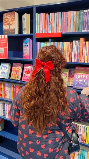 ♡ Ali ♡ | Bookstagram on Instagram: "4 libros perfectos para leer en un fin de semana ✨ ¿Habéis leído alguno?☺️ Pasad buen finde!!🩷 #librosrecomendados #recomendacionesdelibros #librosderomance #bookstagram #bookstagramespaña"