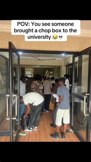 A level 100 student bringing chop box to the university?🤔 Na normal thing? Or ebi Dbee😂😂 @VOU Networks @UMaT NEXUS @𝑼𝑴𝒂𝑻 𝑻𝒐𝒅𝒂𝒚 𝑵𝒆𝒘𝒔 #fyp #umat #fyppppppppppppppppppppppp #universitylife #campuslife