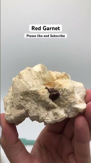 RED GARNET Specimens growing on feldspar and combine with quartz!!