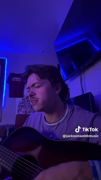 A song I’ve been working on, chill vibe, let me know what you guys think #fyp #singersongwriter #guitar #singingcover #rnbguitar