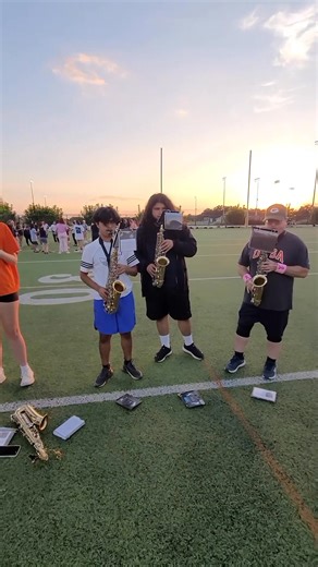 Today, we are featuring our Alto Sax section in 15.OSA. Check out the student staff and the members from the alto saxophones! @sosasaxes on instagram. Birds Up! | SOSA - Spirit of San Antonio (UTSA Marching Band)