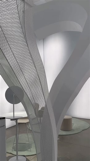 美術手帖 Bijutsutecho on Instagram: "12月12日、ポーラの旗艦店「ポーラ ギンザ」が大規模リニューアルを経て新たにオープン。建築家・妹島和世、音楽家・渋谷慶一郎、照明家・豊久将三、嗅覚アーティスト・和泉侃といった、日本の第一線で活躍する4名との共創によって、五感を刺激し、来訪者をまだ見ぬ自分へと誘う空間が誕生します。 #ポーラ #建築 #妹島和世 #渋谷慶一郎 #銀座"