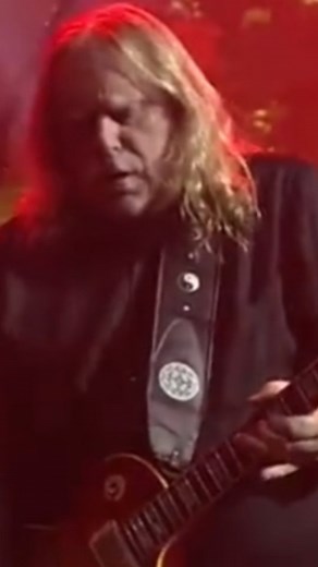 Ns_music.box on Instagram: "Dave Matthews Band and warren haynes - Cortez The Killer - ( LIVE From Msg New York ) 2018 @ns_music.box #warrenhaynes #davematthews #rockband #sologuitar #guitarsolo #instaguitar #bluesrock"