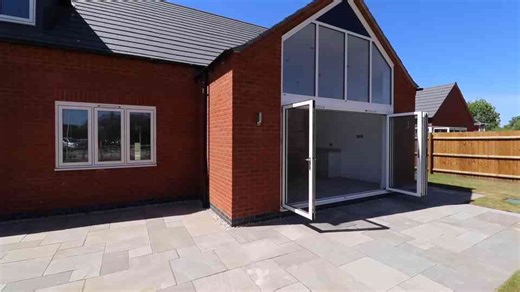 Inside a £630,000 new build bungalow (full property tour)