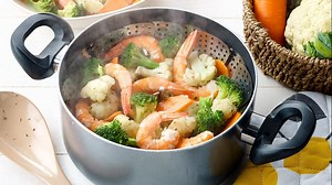 How many calories are in steamed shrimp and mixed vegetables? [2025] | QAQooking.wiki