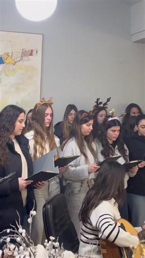 Σοφία Μαυρίδου | Χριστουγεννιάτικα κάλαντα από τους μαθητές του ΓΕΛ Λεπτοκαρυάς. Τους ευχαριστώ θερμά και τους εύχομαι Καλά Χριστούγεννα με υγεία,... | Instagram