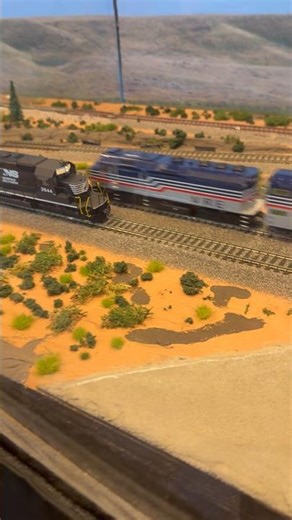 NS Train Meets VRE Train At Richmond Science Museum! #modeltrains