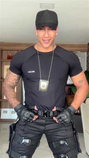 Son Amores Police Dancer 🎶👮🏾‍♀️ | Amazing Police Dance Moves