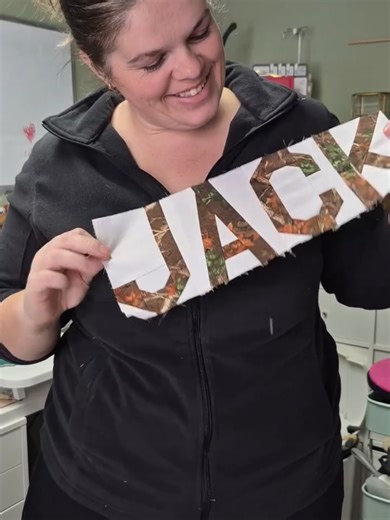 Make your own custom door sign with my ABC Sew Easy FPP Pattern ✂️✨ Whether it’s your child’s name, your sewing room, or a special gift, this pattern makes it easy to create clean, modern letters using foundation paper piecing. Choose your fabrics, sew your letters, and create something completely unique 🤎 The ABC Sew Easy FPP Pattern is now available in my Etsy shop. I can’t wait to see what names you make! #foundationpaperpiecing #fpppattern #sewingpattern #makersgonnamake #sewingproject