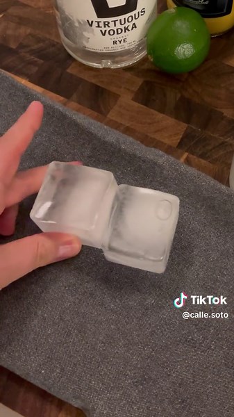 Snowball Cocktail Recipe: Easy & Refreshing Drink