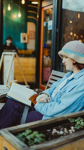 I love taking photos of people reading books! Amazing stranger portrait from the streets of Cardiff! #strangerportrait #spontaneousportraits #portraitphotography | Tom Wilkins Photography