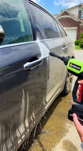 So wird dein Auto schnell sauber. #Autowaschpistole #SauberesAuto#Alltagstipps#EffektiveReinigung#HomeCleaning