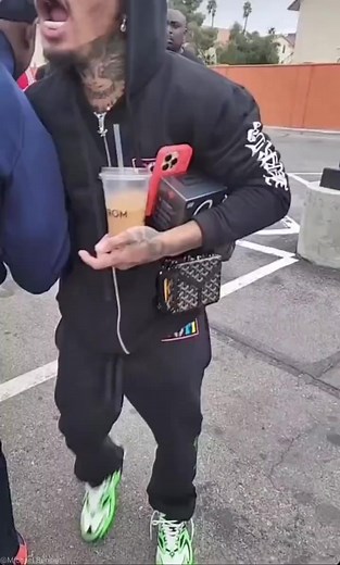 2.2M views · 10K reactions | Gervonta Davis And Rolando Romero reunite and hug each other. The last time both boxers shared the ring together, was when Tank TKO'D Rolly in round 6 to retain his WBA World lightweight title back in May, 2022. . . . Follow Fight Gist Media for more videos. . . . #boxing #boxingnews #gervontadavis #rolandoromero #Davis #mayweatherpromotions #boxinglife #boxingchallenge #boxingfamily #boxingworld #boxingtraining | Fight Gist Media | Facebook