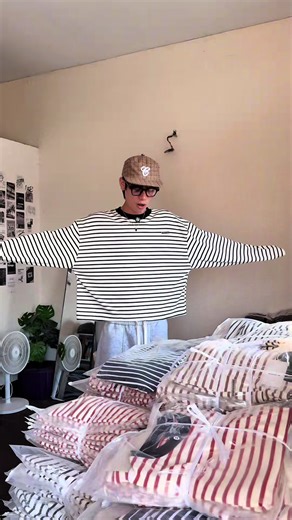 សំខាន់តម្លៃធូរទៀត😮‍💨❤️ Tg: 0965338953 Page : Zipup studio#baggypants #fyp #ootd #longsleeveboxy