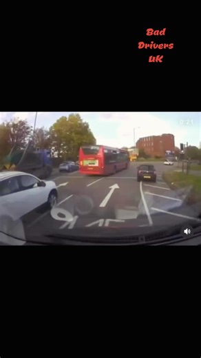717K views · 3.5K reactions | wtf 勞  #bad #drivers #uk #crash | Bad Drivers UK | Facebook