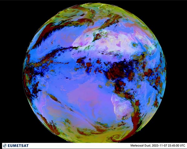 51 reactions · 16 shares | Did you check out our new Earth streams yet?  Get views from the Meteosat #weather satellites 36,000km above the Earth 類 Or watch the stream from the #Copernicus Sentinel-3 satellites ️ Visit: https://bit.ly/3EYFrxN Below ⬇️ shows the dust product (in pink/violet). | EUMETSAT | Facebook